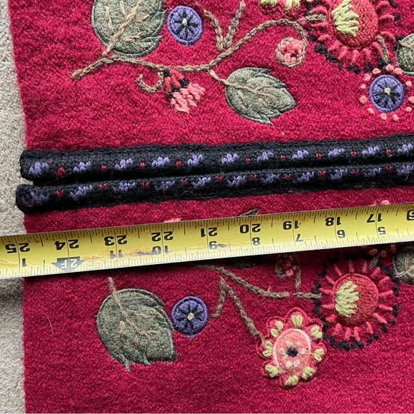 Islandic Boiled Wool Embroidered Women's Sweater Jacket - Picture 6 of 9